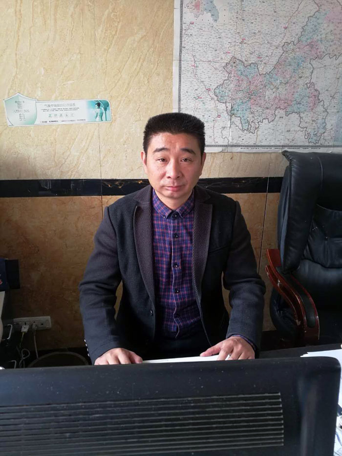 叼嘿软件下载大全陶瓷磚重慶大足區代理商胡洪軍：沒有做不成的事，隻有不會做事的人