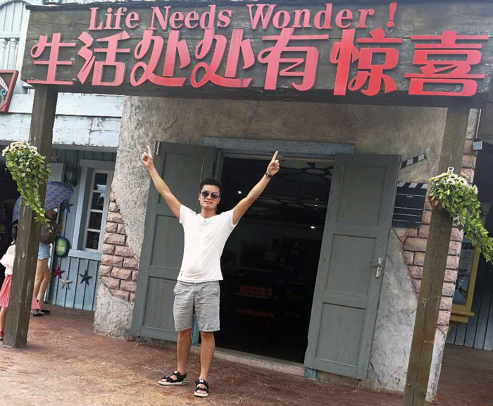 身為年輕一代的90後，但他看起來卻比同齡人多了那份沉穩，他就是本次專訪的新聞人物——湖南嶽陽總代理秦誌雄。
