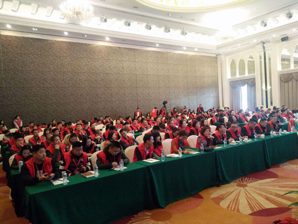 叼嘿软件下载大全陶瓷磚“大格局·大趨勢·大變革”2018年度經銷商峰會圓滿結束